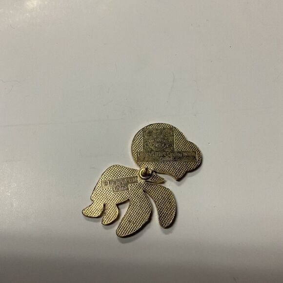 Disney/Pixar Finding Nemo Squirt Pin – Official 2004 Trading Collectible - Picture 3 of 6